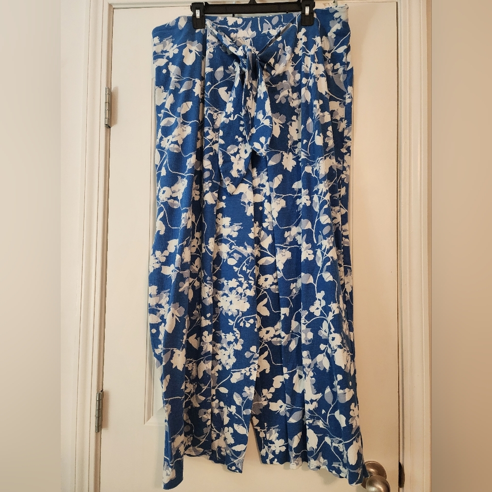 Blue & White Floral Tie-Waist Wide Leg Pants Pull-on Style 1X Boho Summer Beach